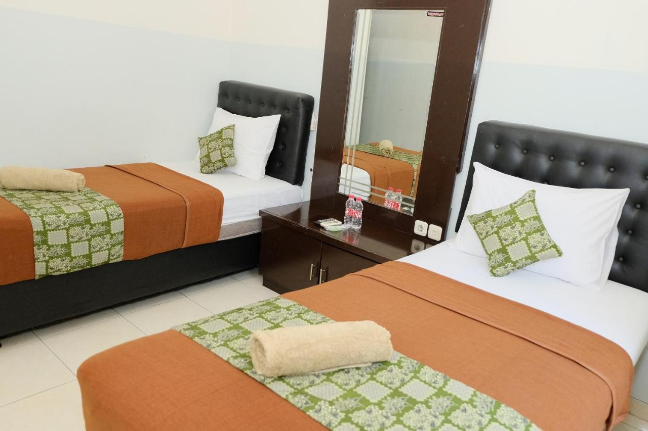 Hotel The Kirana Purnama Semarang Esterno foto